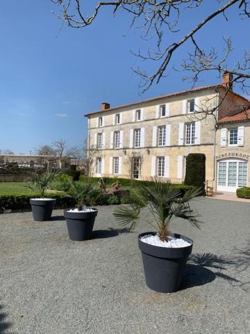 Logis Domaine Du Prieure Hotel Tonnay-Boutonne Luaran gambar